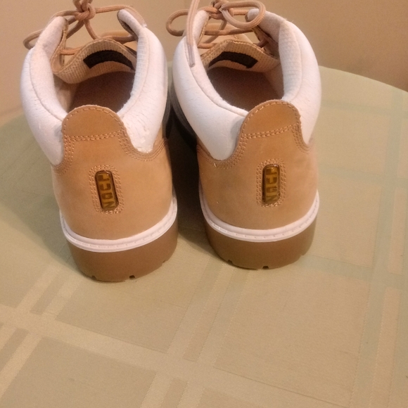 Lugz Boys Boots size 4 - Picture 4 of 8